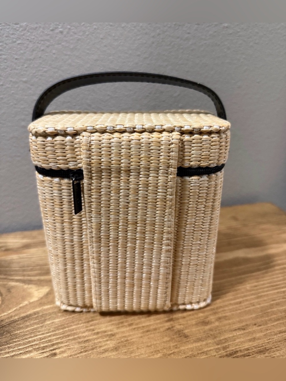 Les Beiges Panier des Essentiels 2026 Beauty Bag only. - Picture 6 of 6